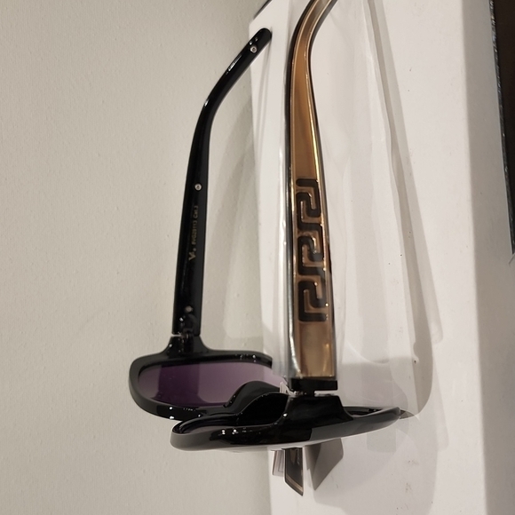 DESIGNER SUNGLASSES w case - Picture 5 of 7